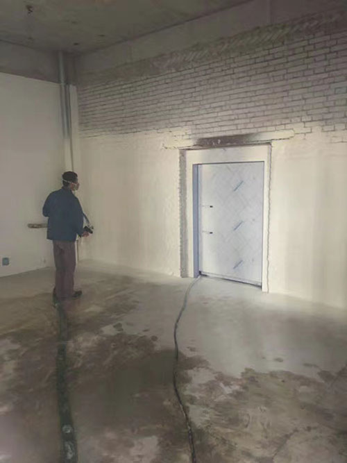 冷庫噴涂保溫聚氨酯發(fā)泡機(jī)(圖1) 冷庫噴涂保溫聚氨酯發(fā)泡機(jī)案例
