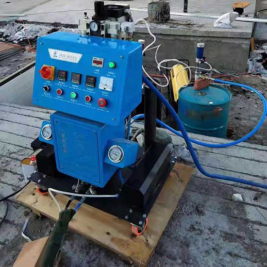 冷庫噴涂保溫聚氨酯發(fā)泡機(jī)(圖2) Q2600聚氨酯發(fā)泡機(jī)