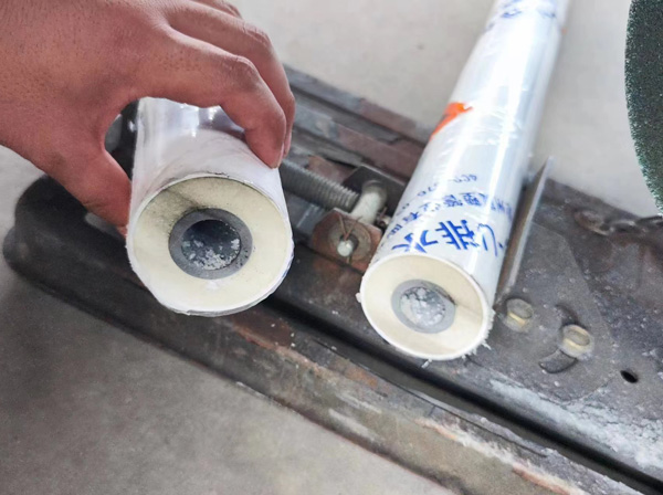 聚氨酯噴涂發(fā)泡一體機(圖4) PPR保溫管填充發(fā)泡聚緣脂