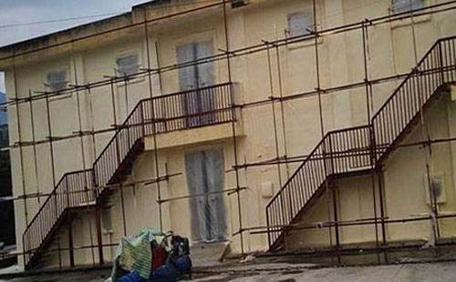 外墻保溫層怎么做 現(xiàn)場施工聚氨酯發(fā)泡機(圖3) 外墻保溫層現(xiàn)場施工聚氨酯發(fā)泡