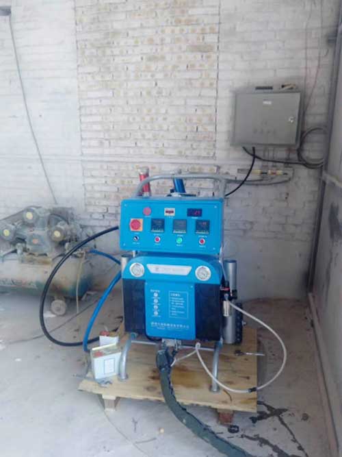 做聚氨酯發(fā)泡冷庫(kù)高壓發(fā)泡設(shè)備(圖2) Q2600做聚氨酯發(fā)泡冷庫(kù)高壓發(fā)泡設(shè)備