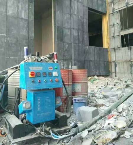 外墻噴涂保溫聚氨酯發(fā)泡設(shè)備(圖2) Q2600外墻噴涂保溫聚氨酯發(fā)泡設(shè)備