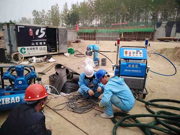 小型聚脲噴涂機(jī)(圖1) 小型聚脲噴涂機(jī)H5600(T)防腐噴涂