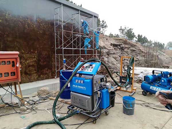 聚脲涂料噴涂機(jī)(圖1) H5600T聚脲涂料噴涂機(jī)